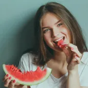 Želiš li blistavu kožu, tu je kraljica ljeta. Lubenica je bogata vitaminima i ima malo kalorija