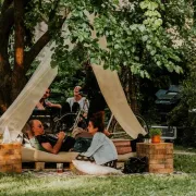 Pripremi dekicu jer dvorište Likovne akademije ponovno će postati mjesto za druženje