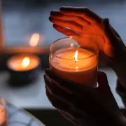 Pronašle smo svijeće koje će ispuniti tvoj dom mirisom cimeta, pečenog kestenja i logorske vatre