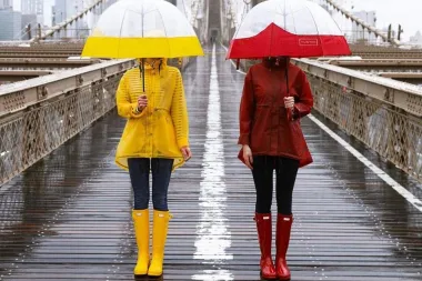 Gumene čizme u boji  trendi su komad za kišnu sezonu. Ove su naši favoriti