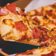 Na koliko stupnjeva peći pizzu?