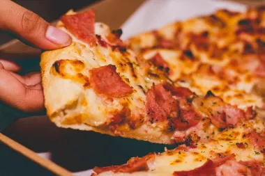 Na koliko stupnjeva peći pizzu?