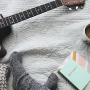 Opusti se uz topli čaj, omiljenu dekicu i našu cozy jesensku playlistu