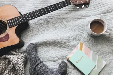 Opusti se uz topli čaj, omiljenu dekicu i našu cozy jesensku playlistu