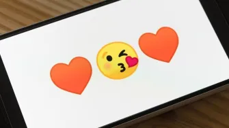 Koji su to ljubavni emotikoni?