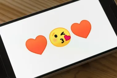 Koji su to ljubavni emotikoni?