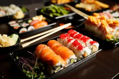 Voliš sushi? Znamo što ti je potrebno za najslasniji kućni blagdanski party