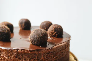 Čokoladni cheesecake: Neodoljivi kolač koji se ne peče
