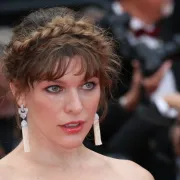 Milla Jovovich blista i u petom desetljeću, a ovo su njezini beauty trikovi