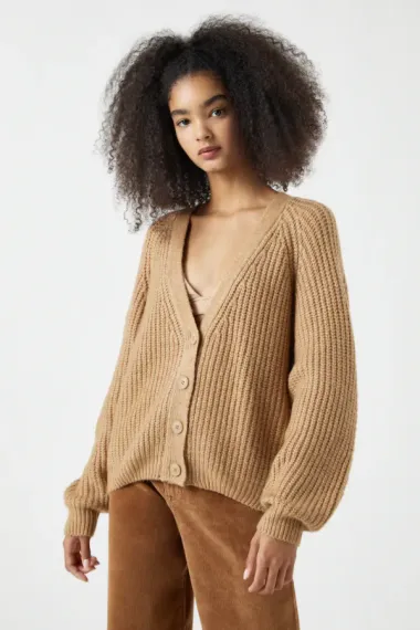 Sniženja i dalje traju, a ovo su naši Pull&Bear favoriti