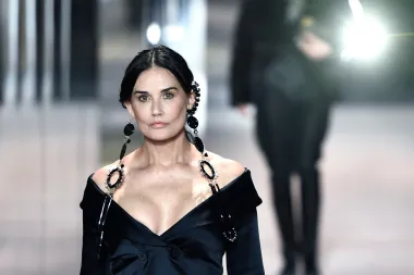 Demi Moore šokirala je sve na pariškom tjednu mode