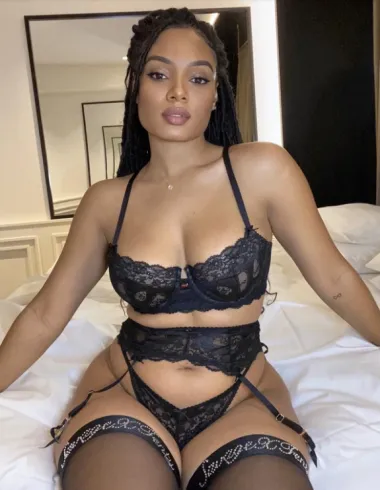 Rihanna zna kako razbuktati strasti za Valentinovo -  seksi donjim rubljem