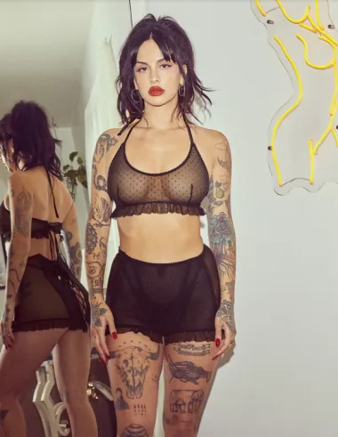 Rihanna zna kako razbuktati strasti za Valentinovo -  seksi donjim rubljem
