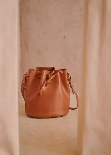Smeđa torba je uvijek trendi, a ovo su ovosezonski favoriti