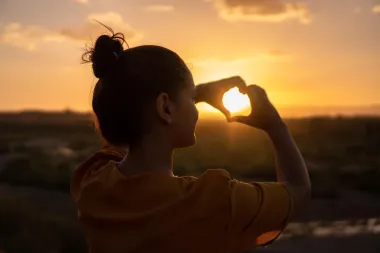 Želiš imati vlastiti zalazak sunca u domu? S ovom lampom možeš