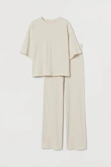 Oduševila nas je H&M kolekcija loungewear kompleta za toplije dane
