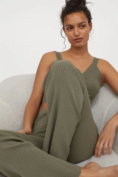 Oduševila nas je H&M kolekcija loungewear kompleta za toplije dane