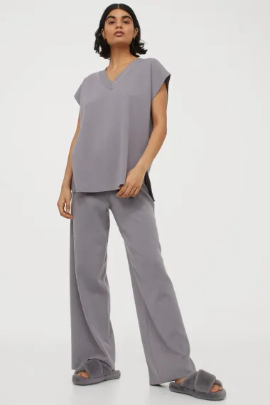 Oduševila nas je H&M kolekcija loungewear kompleta za toplije dane