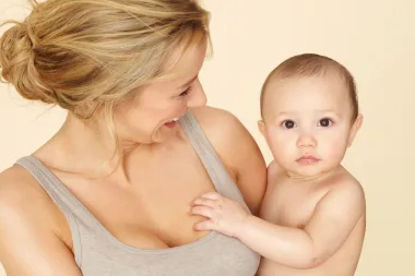 Jesi li znala? Zašto većina mama nosi dijete na lijevoj strani?