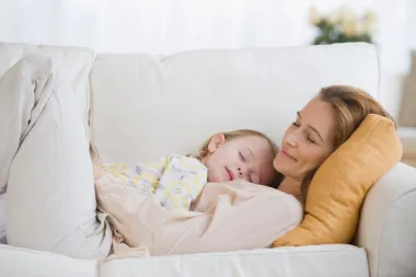 Uspavljivanje mališana: Trebaju li mame slušati srce ili razum?