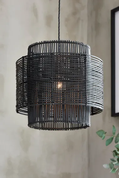 Viseće lampe od bambusa i ratana hit su u uređenju interijera i izgledaju divno