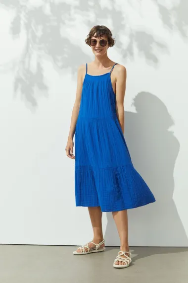 Nose se haljine u jarkim bojama, a ima H&M ima divne modele