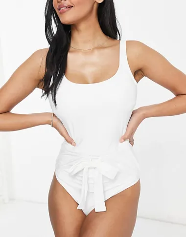 Modni ljetni klasik: 15 stylish Asos modela bijelih badića