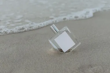 Najbolji ljetni parfemi koji će te mirisom odvesti na plažu