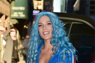 Ocean blue boja kose hit je ovog ljeta - i izgleda odlično