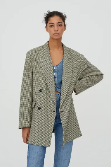 Sniženja još traju, a Pull and Bear ima sjajne komade za ljeto i jesen