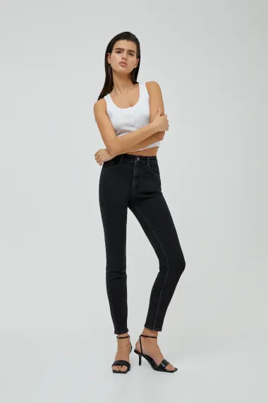 Sniženja još traju, a Pull and Bear ima sjajne komade za ljeto i jesen
