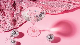 To nam treba! Rozi craft gin sa šljokicama kojeg ćeš obožavati