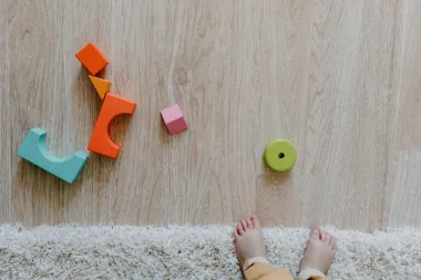 Iznenađenje ili ne? Studija otkrila zašto su djeca sretnija s manje igračaka