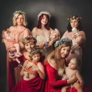 Žena iza moćne fotografije:  'Bez obzira na način na koji hrani dijete, mama je mama'