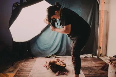 Žena iza moćne fotografije:  'Bez obzira na način na koji hrani dijete, mama je mama'