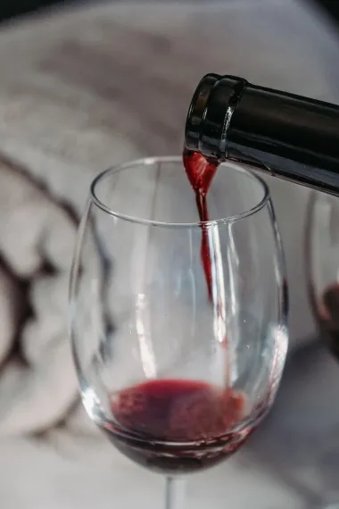 Dame, živjeli: Evo koje su prednosti crnog vina za žensko zdravlje