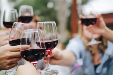 Dame, živjeli: Evo koje su prednosti crnog vina za žensko zdravlje