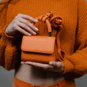 Neodoljive torbe u bojama podići će svaki jesenski look