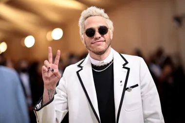Kako je Pete Davidson postao najpoželjniji (i najneočekivaniji) holivudski neženja?