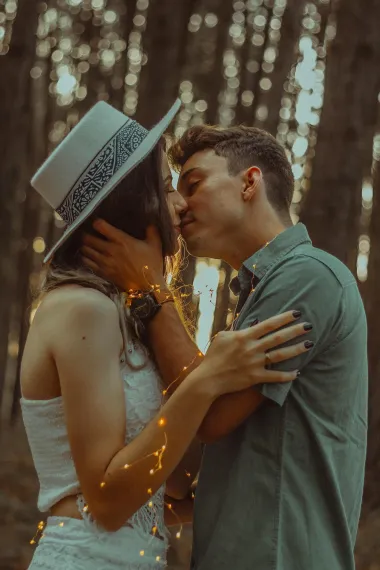 Snažna kemija između dvoje ljudi? Po ovim znakovima, možeš biti sigurna da je to to