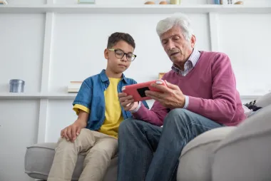 Tablet djetetu pod bor? Evo zašto to i nije baš dobra ideja