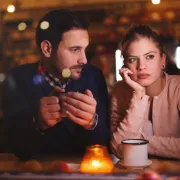 Pazi, ova 3 osjećaja ne bi trebala zamijeniti za ljubav