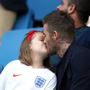 Opet šokirao fanove: David Beckham poljubio desetogodišnju kći Harper u usta