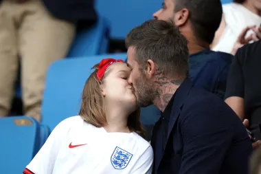 Opet šokirao fanove: David Beckham poljubio desetogodišnju kći Harper u usta