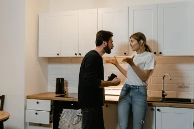 Pet znakova koji (jasno) pokazuju da te partner ne poštuje