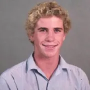 Ljepotan Liam Hemsworth slavi rođendan! Bi li ga prepoznala na fotkama iz srednje?