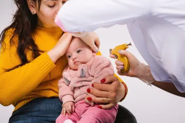 Nakit i djeca: Probušiti bebi uši ili treba pričekati da odraste?
