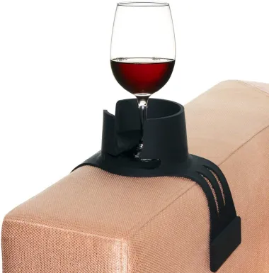 Glupavo ili najbolji izum? Držači za čaše vina oko vrata, za kupaonu i za kauč pravi su hit