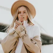 Komadi u neutralnim bojama uvijek su 'in' - tako i ove zime