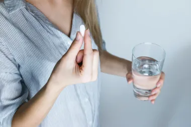 Žgaravica vs. refluks kiseline: Koja je razlika i kako ih liječiti